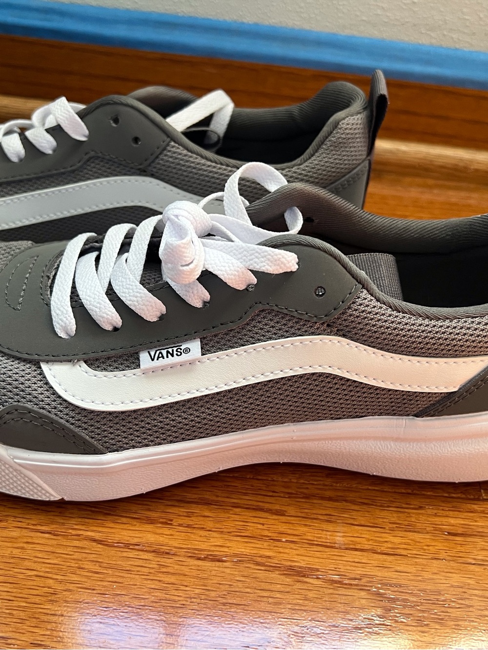Vans Gray and White Men’s Asher Deluxe Slip on Shoes, canvas size 9